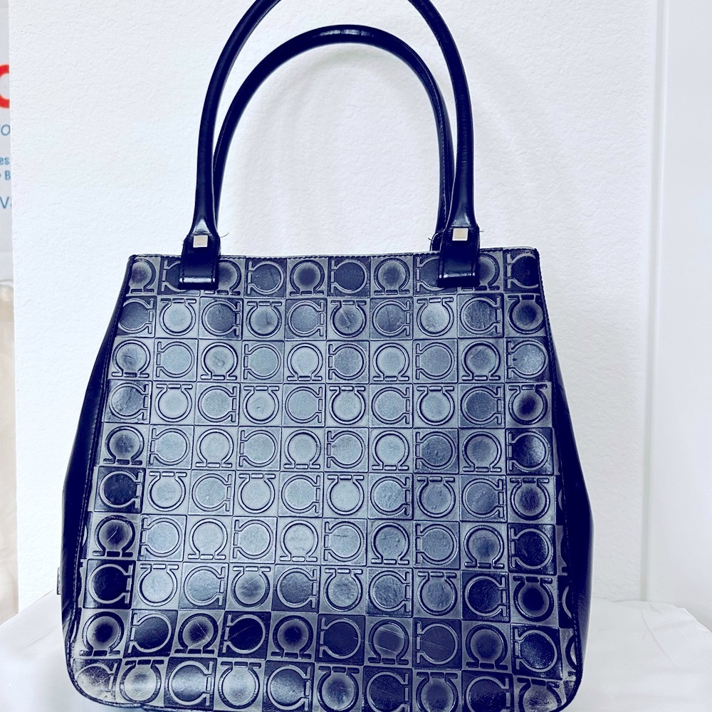 Salvatore Ferragamo EUC